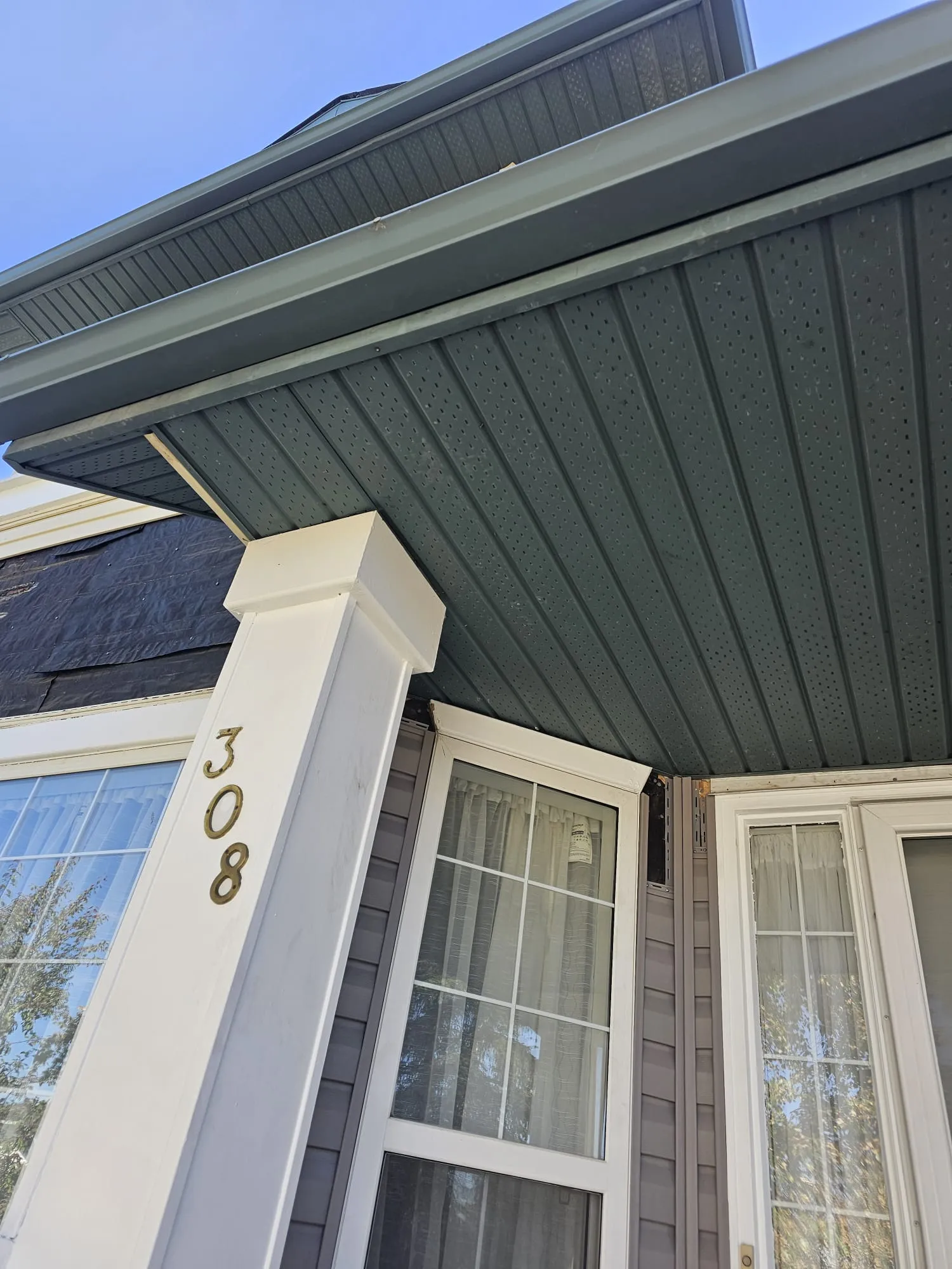 Seamless eavestrough run